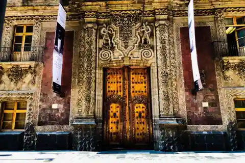 Cidade do México: Palácios e mexericos da época colonial