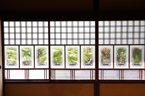 Miyajima: experiencia cultural en un kimonoCeremonia del té en un kimono