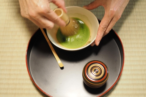 Miyajima: expérience culturelle en kimonoCérémonie du thé et calligraphie en kimono