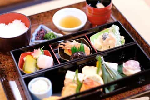 Kyoto: 2-Hour Night Tea Ceremony with Traditional Dinner