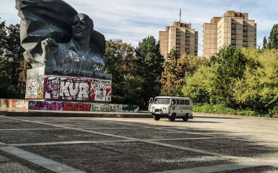 Ostberlin: Private Sightseeingtour mit einem russischen Van