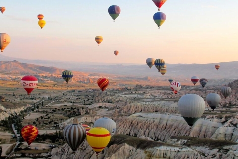 Cappadoce : vol en montgolfière au lever du soleil