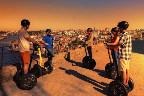 Porto: 2-godzinna wycieczka segwayem z przewodnikiem o zachodzie słońcaAngielski gawędziarz - Wycieczka publiczna