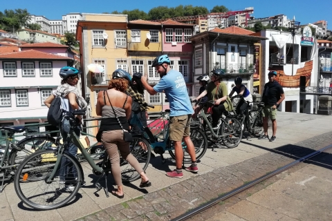 Porto : visite guidée de 3 h à vélo électriquePorto : balade privée à vélo électrique en anglais