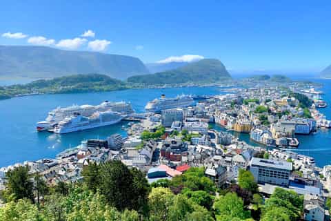 Alesund: 3-Hour Sightseeing Tour