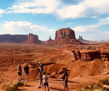 Monument Valley: Backcountry Jeep Tour with Navajo Guide
