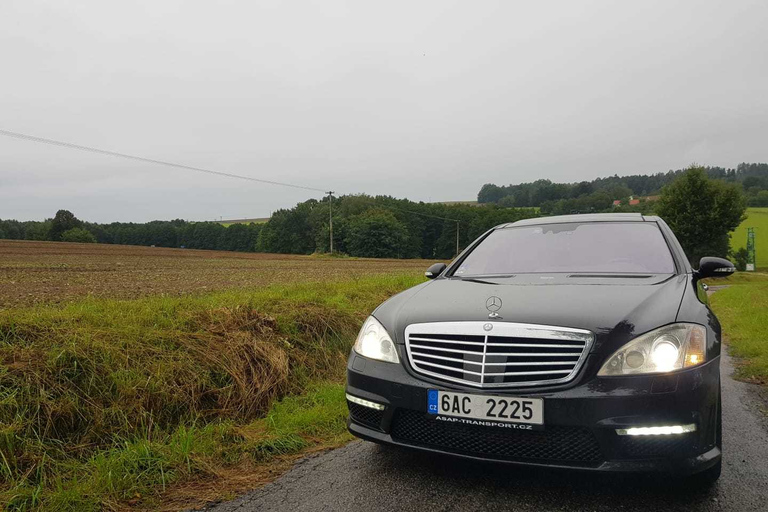 Praga: Traslado privado a/desde el Aeropuerto Václav HavelAeropuerto PRG a Praga en Eco Sedan