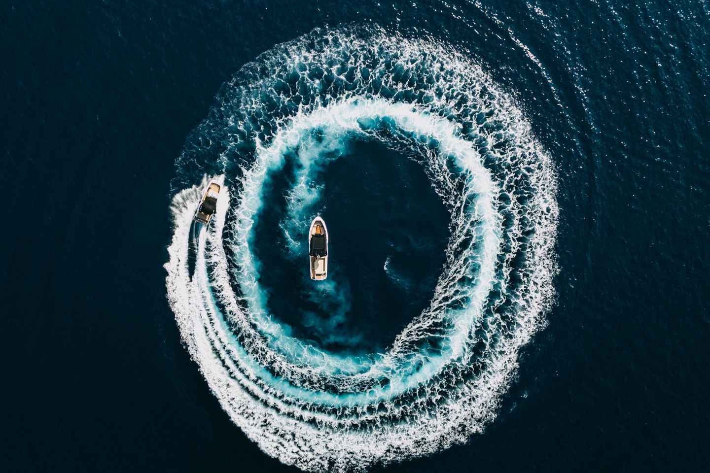 ❖ Milos: Small Group Yacht Tour—Kleftiko Sarakiniko Poliegos