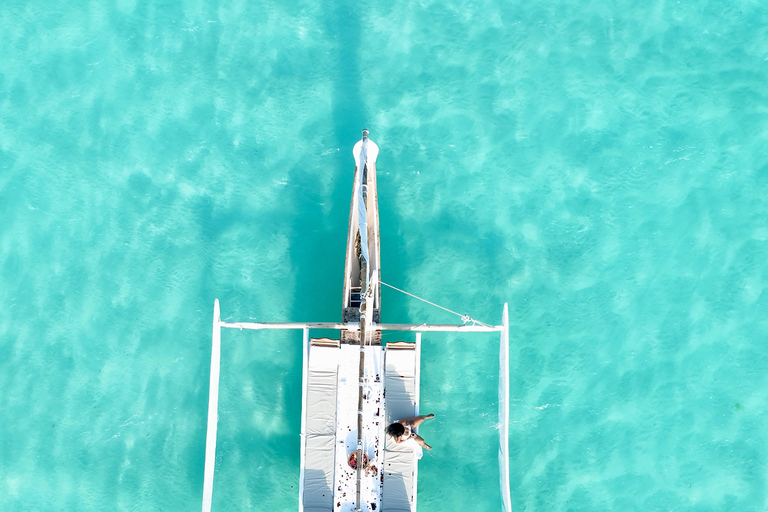 Prywatny rejs łodzią dhow po Zanzibarze z filmem i zdjęciami