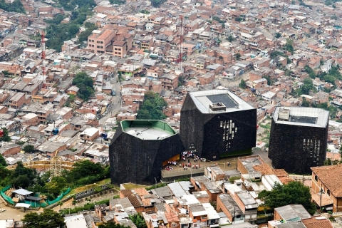 Medellín: prywatna wycieczka helikopterem po mieście