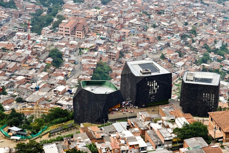 Medellín: prywatna wycieczka helikopterem po mieście