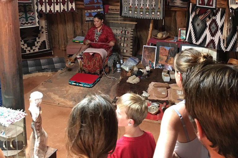 Monument Valley: Backcountry Jeep Tour met Navajo-gids