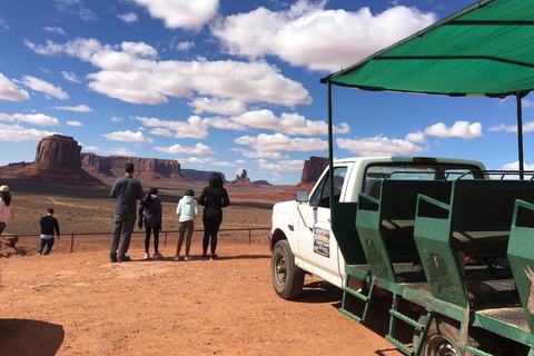 Monument Valley: Backcountry Jeep Tour met Navajo-gids