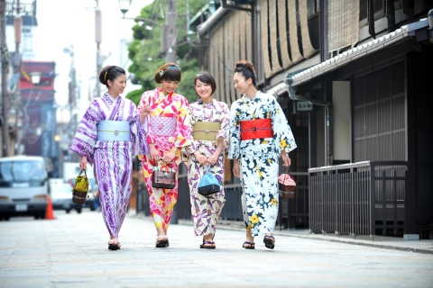 Kyoto: Rent a Kimono for 1 day Kimono Rental Hana Plan with hairstyling