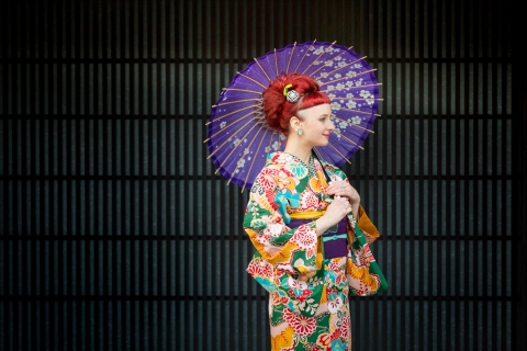 Kioto: Możliwość 1-dniowego wypożyczenia kimonaWypożyczalnia kimon Hana Plan ze stylizacją włosów