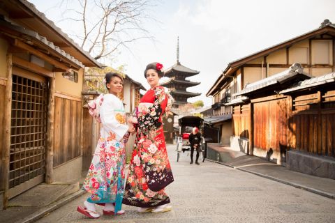 Kyoto: noleggio kimono premium per 1 giorno