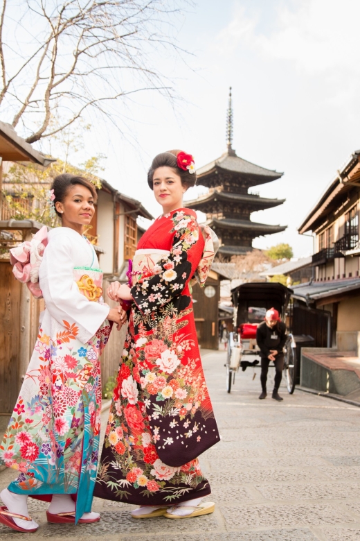 Kyoto: Premium Kimono Rental for 1 day (until 17:30)