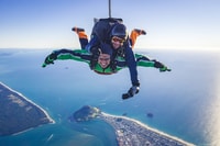 Desde Tauranga, Skydive sobre el monte Maunganui - Hizvo