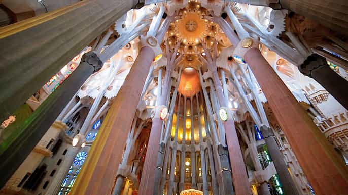 skiptheline sagrada familia park güell guided tour
