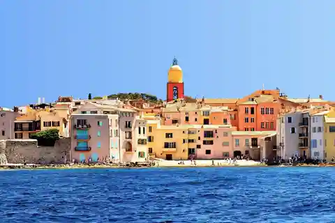 Cannes: escursione in barca lungo la costa fino a St Tropez passando per Esterel