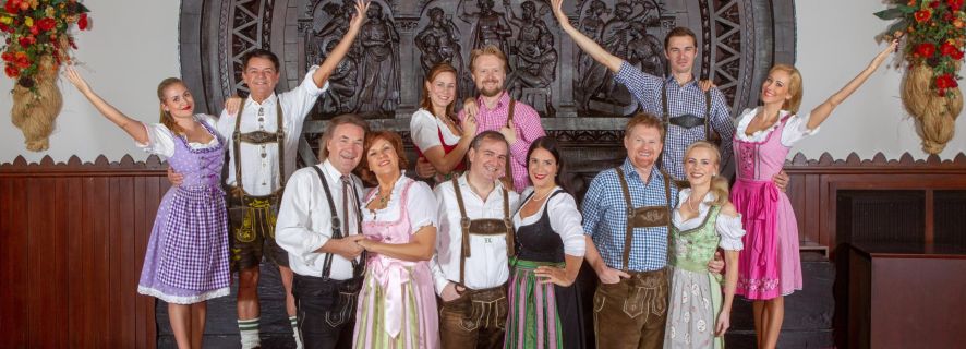 Vienna: Traditional Dinner Show at the Wiener Rathauskeller