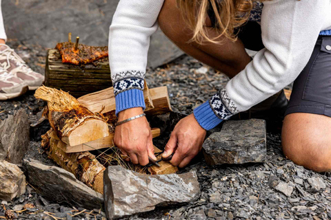 Oslo: Malmøya Guided Hike with Waffle & Salmon Experience