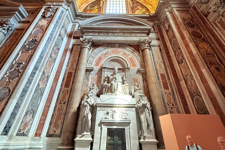 Watykan: Bazylika św. Piotra, podziemia i wejście na kopułęBazylika św. Piotra, wejście na kopułę i zwiedzanie grobowców papieskich