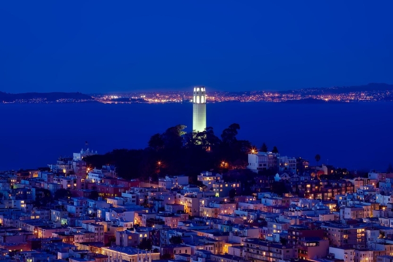 San Francisco: Skyline & Attraktionen bei Nacht im eTuk-TukSan Francisco: 2-stündige private Gruppen-Tuk-Tuk-Nachttour