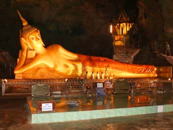 Full-Day Temple Tour Including Dragon Cave from Khao Lak