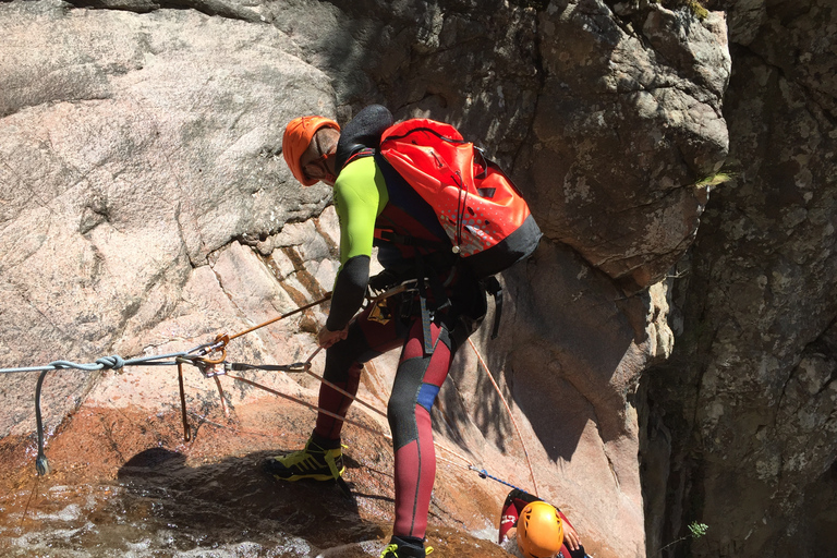 Propriano: Baracci Canyon Beginners Canyoning Tour