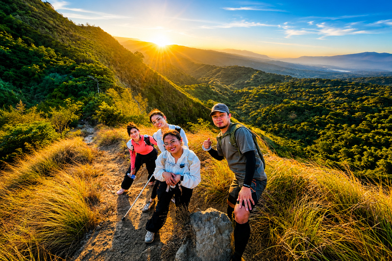 Manila: Private Mt. Batulao Hike with Tagaytay Stop