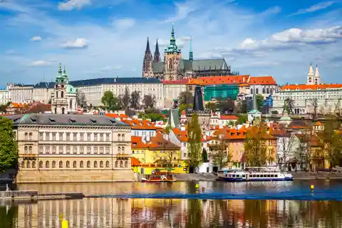 Prag: Heldagstur med frokost og bådtur på floden