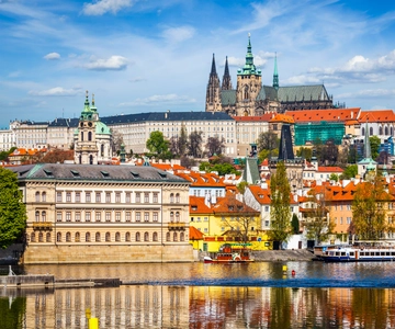 Prague: Full-Day Tour with Lunch and River Boat Cruise
