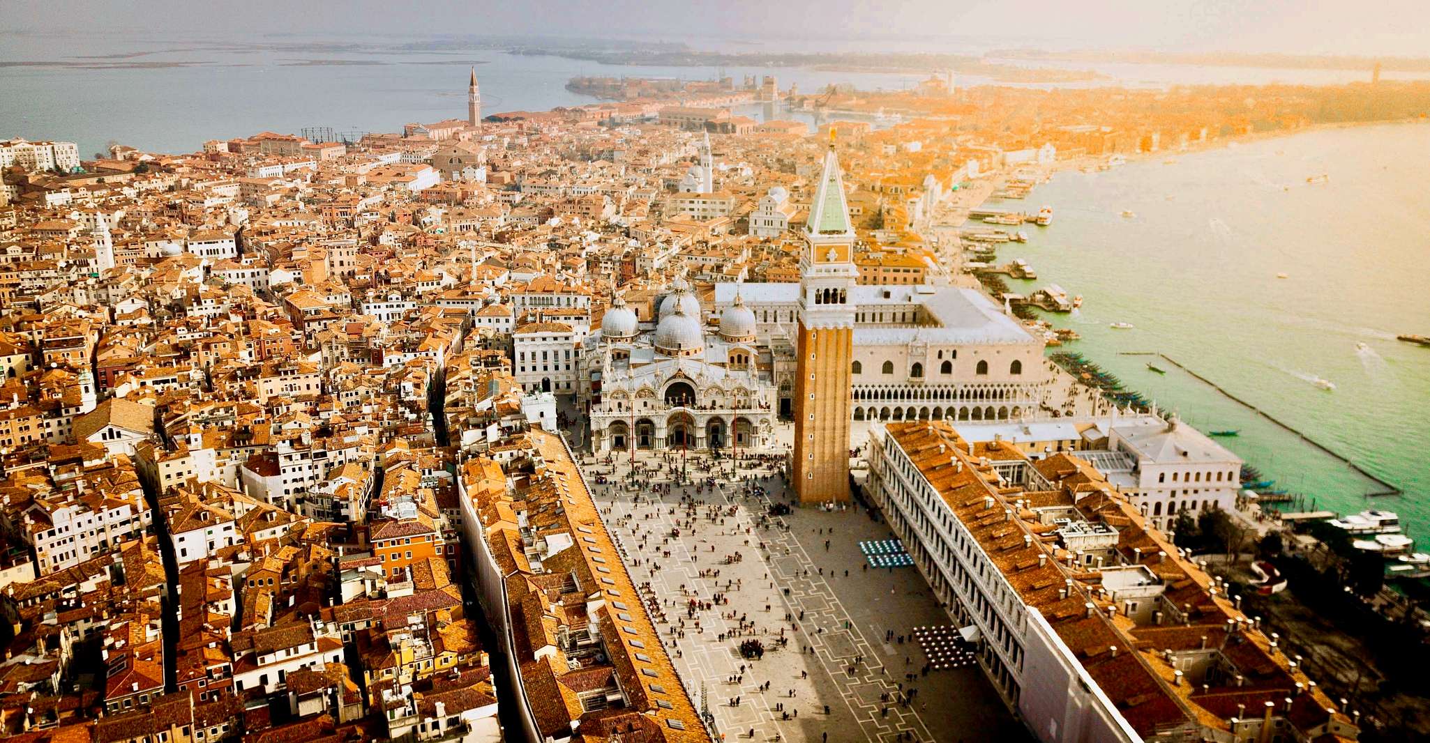 فينيسيا، رحلة إلى مدينة ٤ ساعات مع قصر دوغي وزيارة بيسليكا - Hizvo