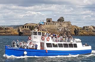 Ab Queensferry: Sightseeing-Bootsfahrt mit Cream Tea