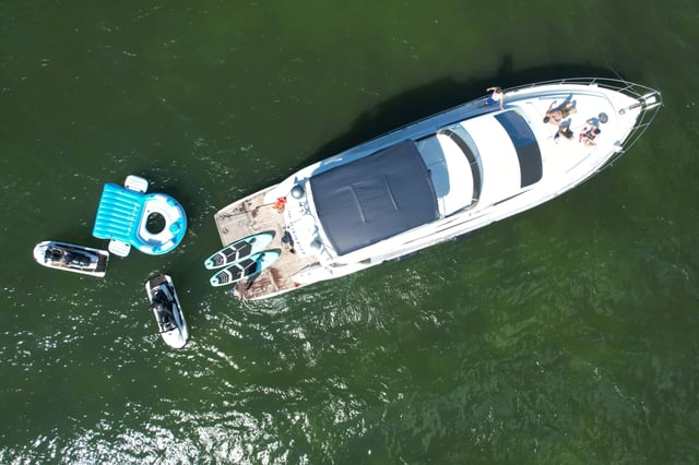 Miami Yachtverleih mit Jetski, Paddelboards, Schlauchbooten