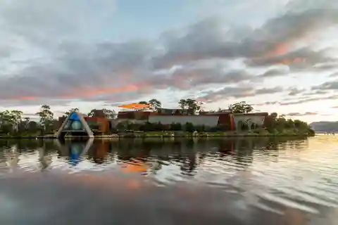Depuis Hobart : Moorilla's Wine + Mona Art Day Tour