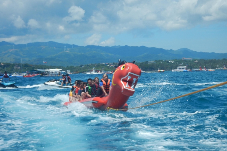 Boracay: Aufblasbare Bananen- oder Drachenbootfahrt2 Fahrten mit einem aufblasbaren Bananen- oder Drachenboot