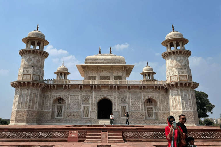 Z Delhi: Taj Mahal i Agra - prywatna jednodniowa wycieczkaWycieczka z samochodem AC, kierowcą i przewodnikiem