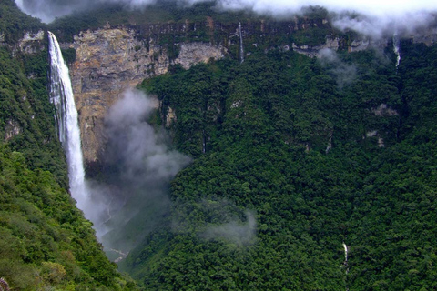 Z Chachapoyas: całodniowa wycieczka piesza po wodospadzie GoctaChachapoyas: całodniowa wycieczka do wodospadu Gocta - odbiór hotelu