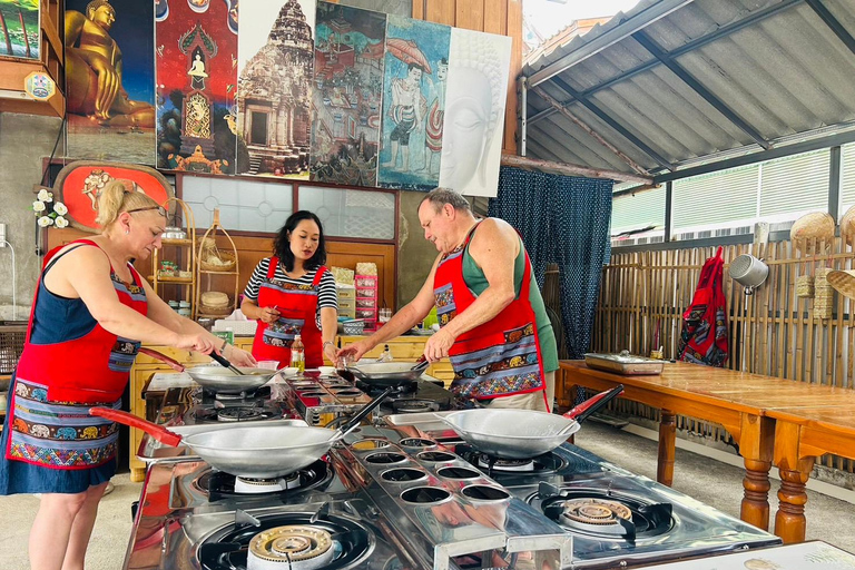 Chiang Mai : Small Group Thai Cooking class with market tour Join a small group in English