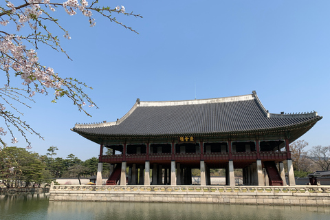 Seoul: Gyeongbok-palatset Rundvandring i Gyeongbok-palatset och Bukchon Hanok