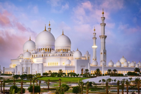 Abu Dhabi: Stadtrundfahrt und WüstensafariStadttour mit englischsprachigem Guide
