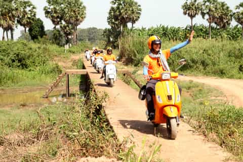 Siem Reap: 4.5-Hour Countryside Vespa Excursion