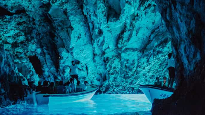 hvar 5 islands and blue cave tour from trogir and split