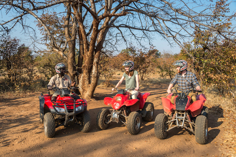 Mukuni Ruta en quad por el pueblo