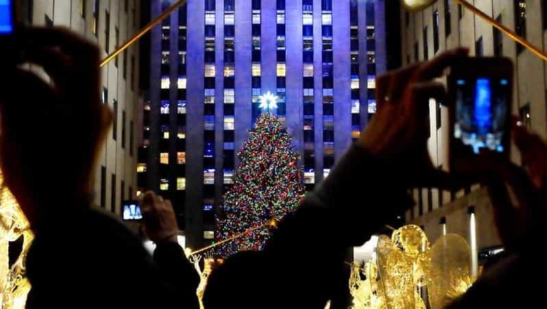 Immagini Luci Natalizie.New York Tour Delle Luci Natalizie In Limousine New York Stati Uniti Getyourguide
