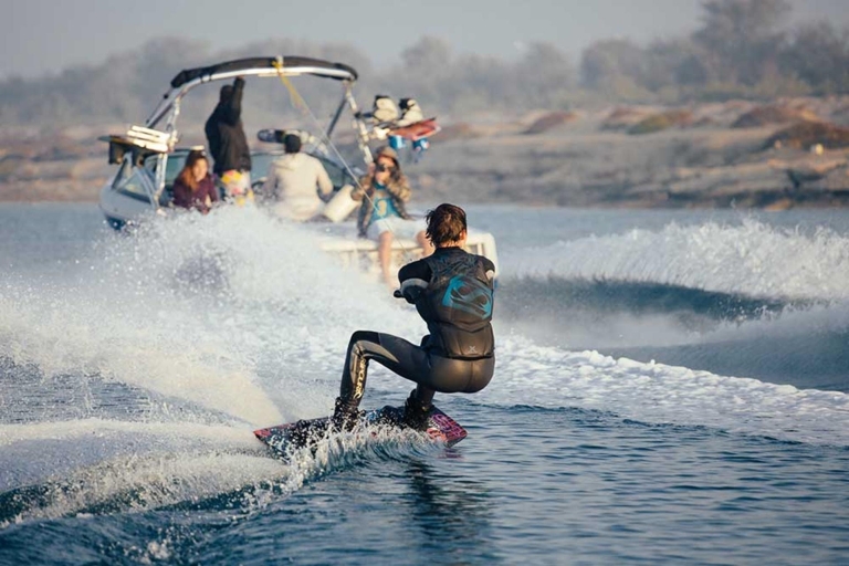 Dubaj: 30-minutowy wakeboard w Dubai Marina
