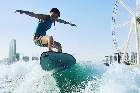 Dubai: Wakeboard-Abenteuer in der Dubai Marina