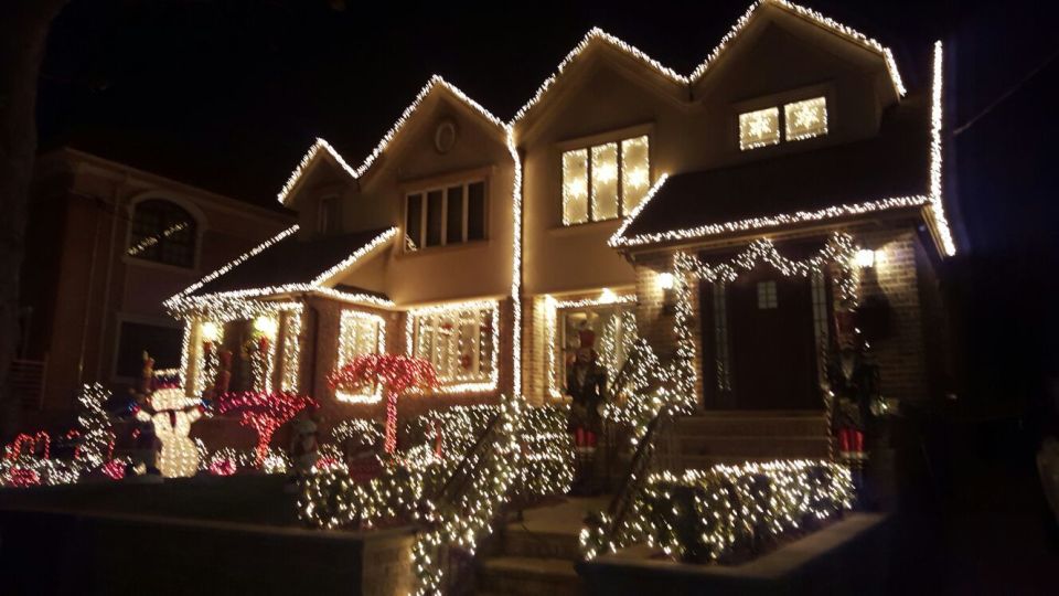 New York City: Dyker Heights Christmas Lights Tour | GetYourGuide